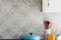 bold-mosaic-kitchen-backsplashes-to-get-inspired-22