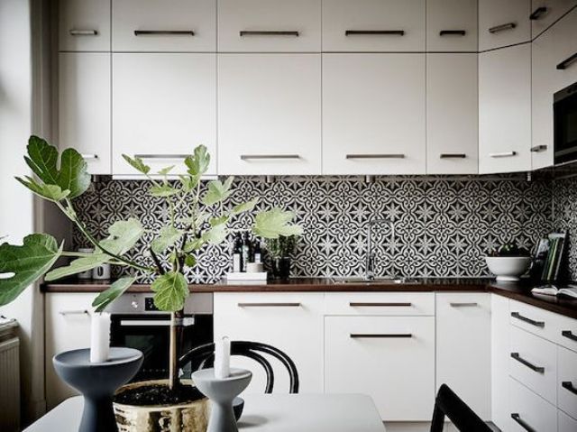 Bold mosaic kitchen backsplashes to get inspired  24