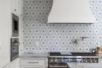 bold-mosaic-kitchen-backsplashes-to-get-inspired-7