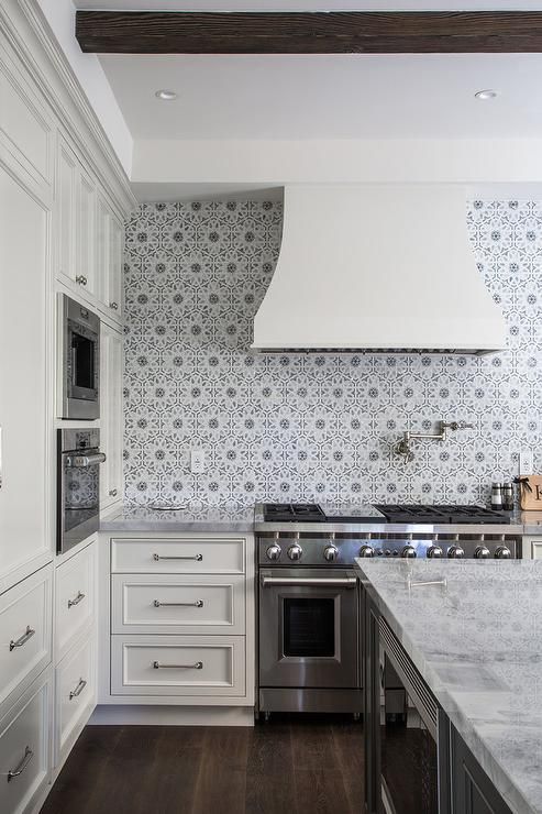 Bold mosaic kitchen backsplashes to get inspired  7