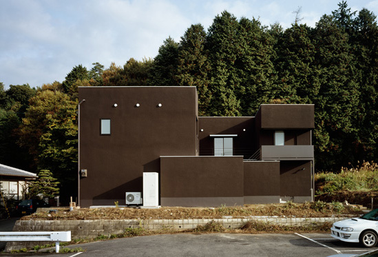 Minimalist Brown House by Kouichi Kimura
