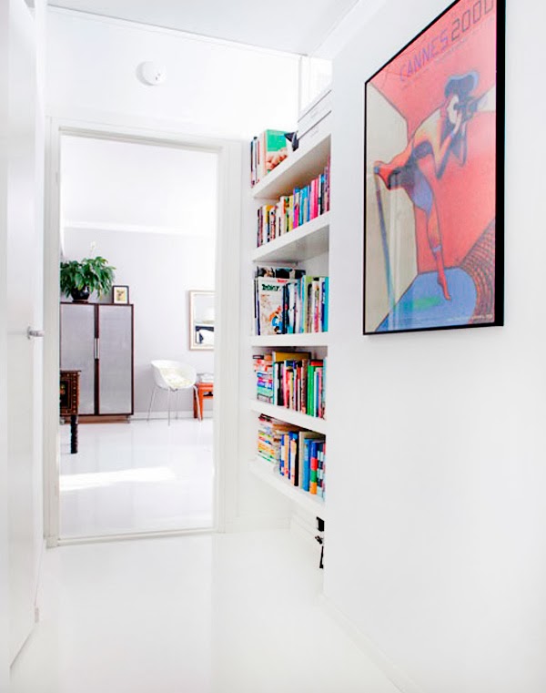 A little awkward nook with built in shelves is a stylish and smart way to store your books and save soem space