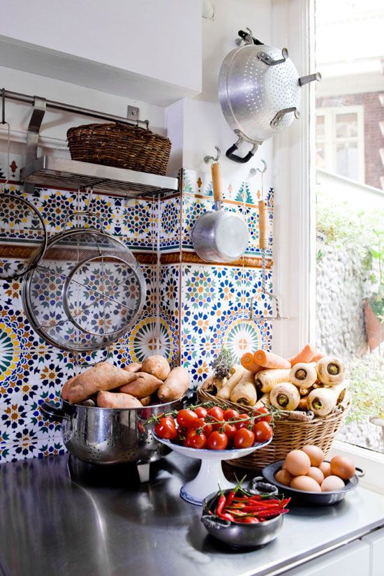 Ceramic tiles kitchen backsplashes that catch your eye  14