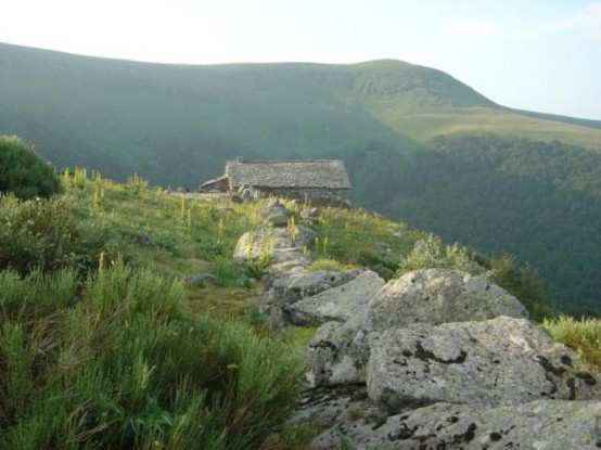 Charming Mountain Retreat Without Electricity Or Telephone