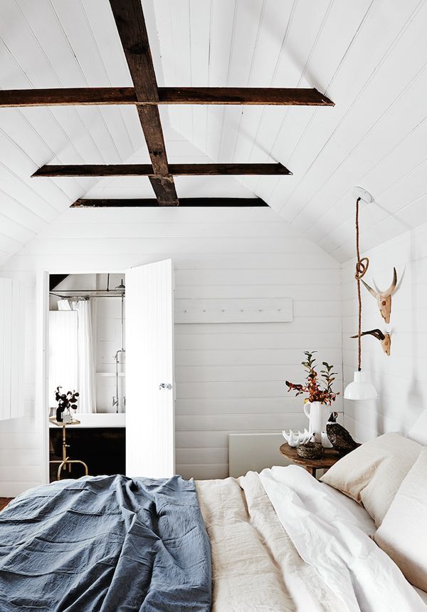 Chic bedroom designs with exposed wooden beams  1