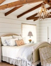 chic-bedroom-designs-with-exposed-wooden-beams-24