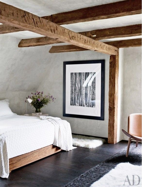 Chic bedroom designs with exposed wooden beams  3
