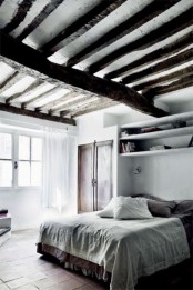chic-bedroom-designs-with-exposed-wooden-beams-31