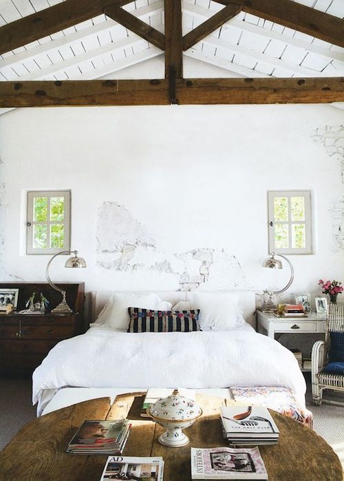 Chic bedroom designs with exposed wooden beams  35