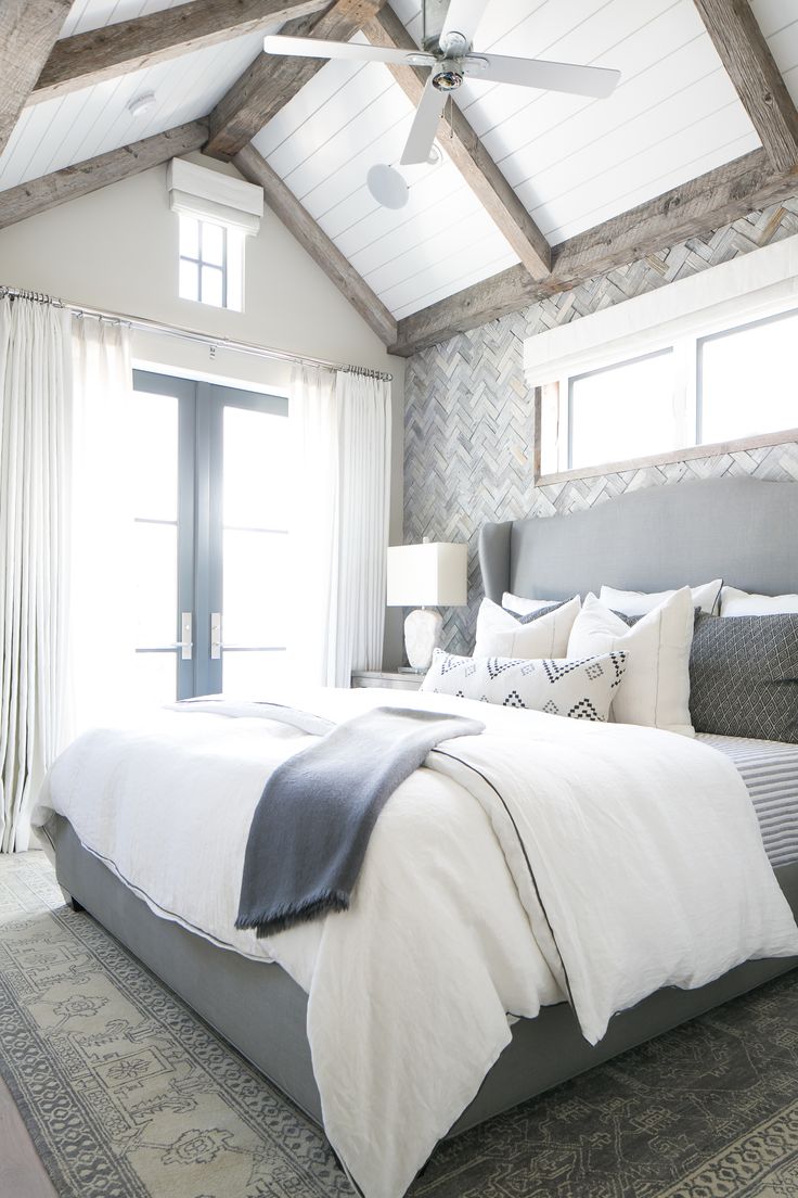 Chic bedroom designs with exposed wooden beams  4