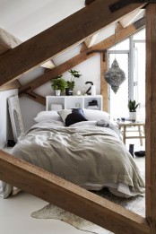chic-bedroom-designs-with-exposed-wooden-beams-6