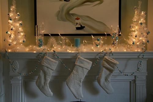 christmas-mantel-lights-decorations