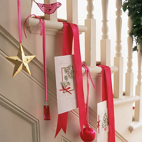 If you like simple and modern decor, try hanging small colorful decorations with simple shapes like balls and stars.