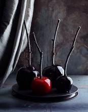 minimalist Halloween treats – black and red candied apples on sticks are amazing for making your guests and family happy