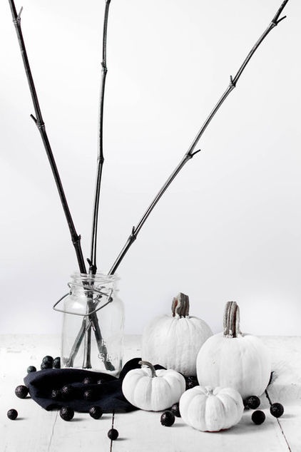 black and white minimalist Halloween decor with white pumpkins, black branches in a jar, some black beads is a lovely idea to rock