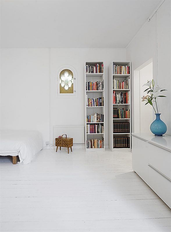 Clean White Small Apartment Interior Design