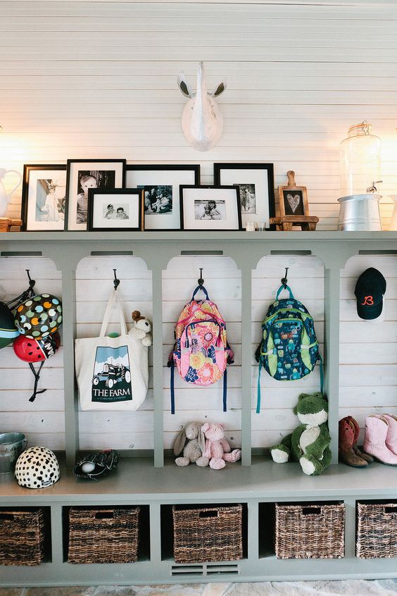 Clever examples to organize your entryway easily  1