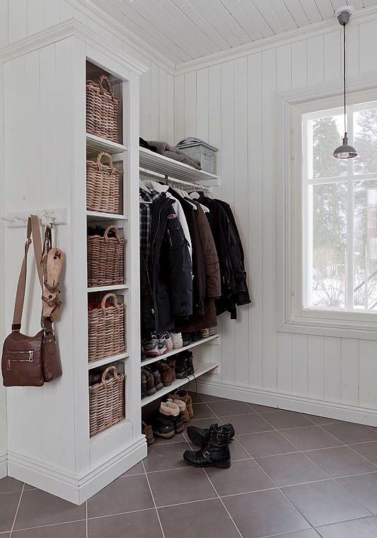 Clever examples to organize your entryway easily  22