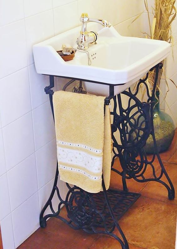 a unique sink stand made of a vintage Singer sewing machine is a stylish and cool idea for a vintage bathroom, you can DIY it easily
