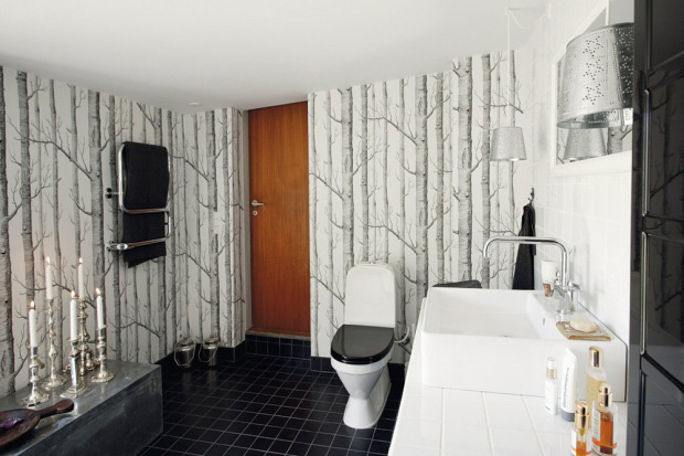 Cool Black And White Bathroom Design With Huge Custom Made Bathtub