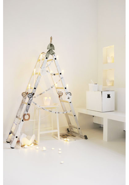 Ladder Christmas Tree Alternative (via designismine)