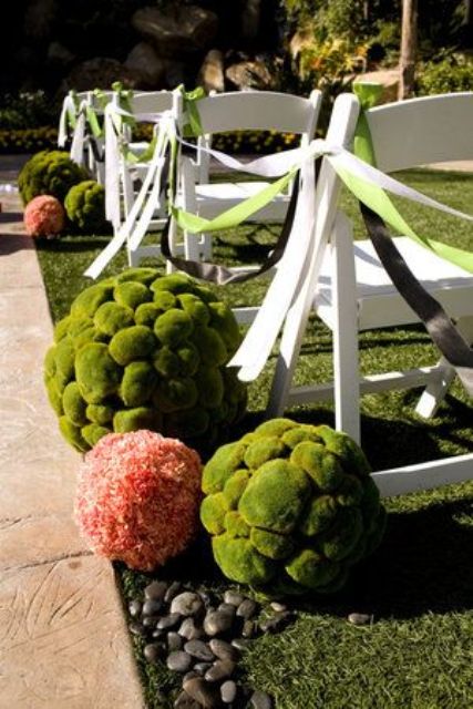 giant moss balls can be widely used for decorating outdoors or indoors, they look bold and very cool