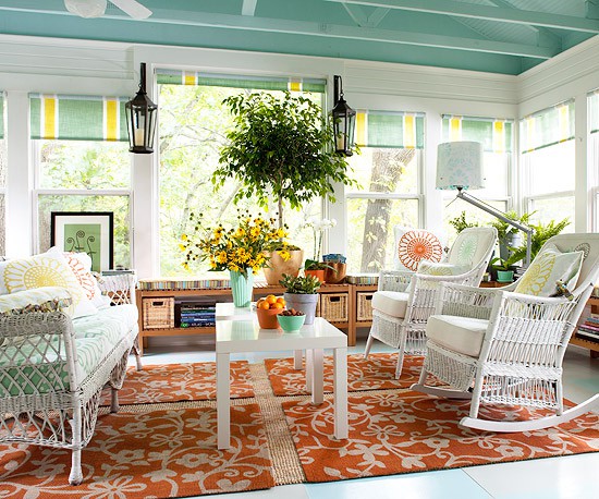 Even sunrooms need windows treatments to protect you durning hot summer days. Although here turquoise ceiling is definitely a focal point.