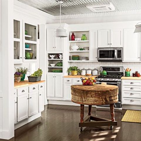 Farmhouse decor looks well mixed with contemporary stainless steel appliances.
