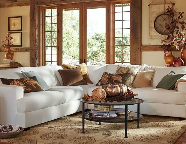 Fall colored pillows and a rug add a fall feeling to the living room and make it seasonal easily