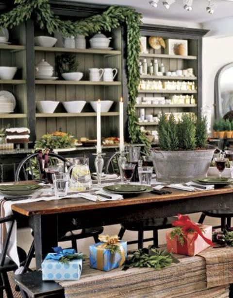 evergreen garlands, mini Christmas trees and gift boxes right on the benches make the kitchen feel like Christmas