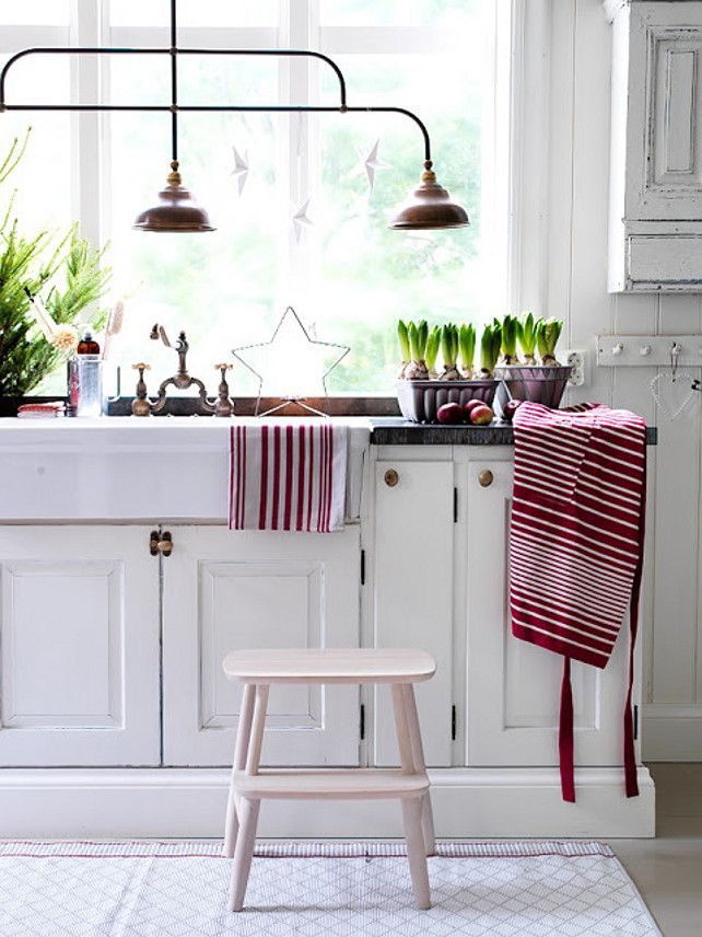 Red and white linens, a star, a mini Christmas tree, bulbs for a holiday feel in the kitchen