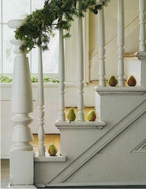 Do you have a pear tree in your backyard? Pears would look be a great alternative to pumpkins on placed steps.