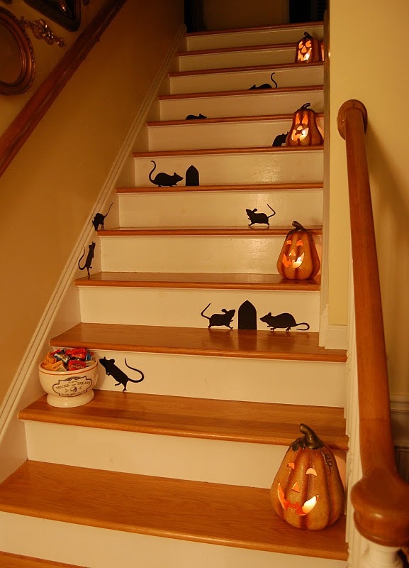 Cute silhouettes and mini jack-o-lanterns would make your staircase ready for Halloween.