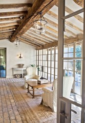 cozy-living-room-designs-with-exposed-wooden-beams-17