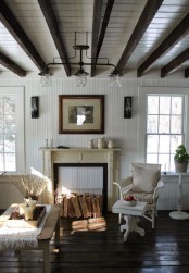 cozy-living-room-designs-with-exposed-wooden-beams-24