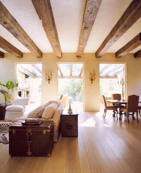 Cozy living room designs with exposed wooden beams  34