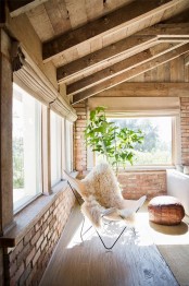 cozy-living-room-designs-with-exposed-wooden-beams-36