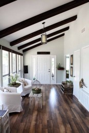 cozy-living-room-designs-with-exposed-wooden-beams-6
