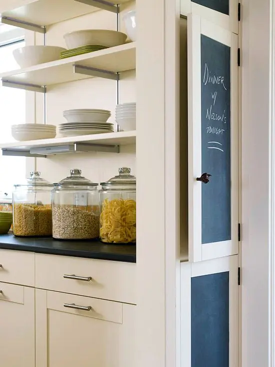 a cabinet door done with chalkboard paint is a stylish idea for a farmhouse kitchen that allows you leaving notes when you want