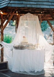 cover your food or drink station with a mosquito net to keep the bugs away from it