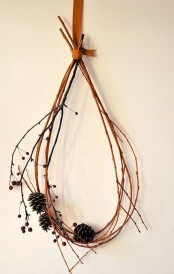 a simple and all-natural fall decoration – a twig or branch wreath with berries and pinecones is very easy and fast to make