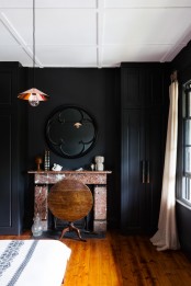 daring-bronte-house-with-lots-of-black-in-decor-10