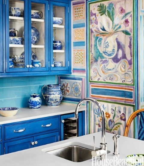 Dazzling Blue Kitchen Design For Those Who Love Vivid Colors