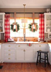 easy-tips-for-creating-a-farmhouse-kitchen-20