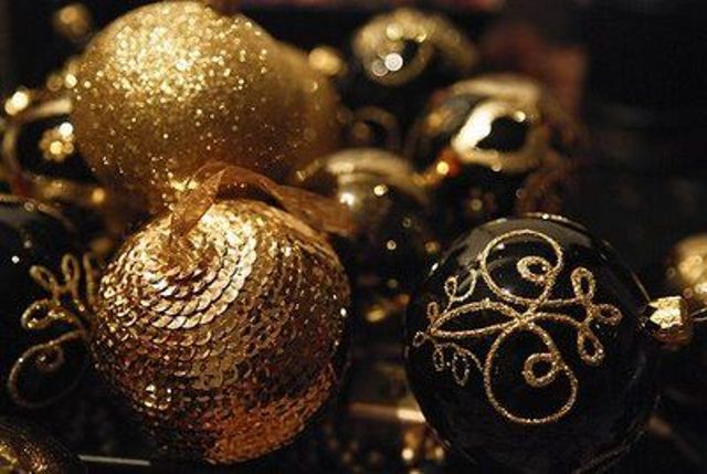Gorgeous black and gold Christmas ornaments with various patterns and sequins is a lovely and bold idea for a Christmas or a NYE