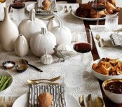 black and white linens will make your Thanksgiving tablescape more refreshed and eye-catchy, prefer some cool prints