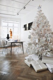 a white Christmas tree and penguin ornaments and lights needs no special decor, it’s beautiful and chic itself