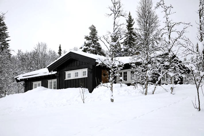 Fairy tale like and cozy wooden norwegian house  1