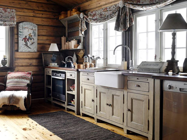 Fairy tale like and cozy wooden norwegian house  7