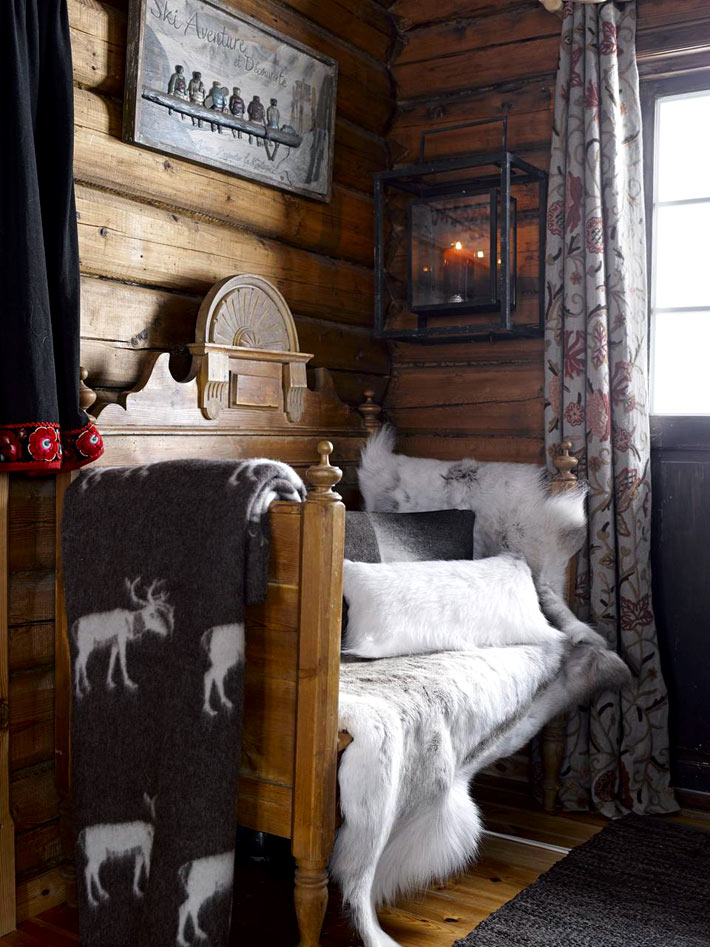 Fairy tale like and cozy wooden norwegian house  8